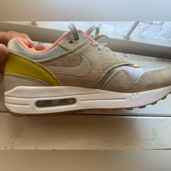 Women’s Nike Air Max 1 PRM Size 7/38 string Sunset Glow, tan, peach and silver - Picture 6 of 7